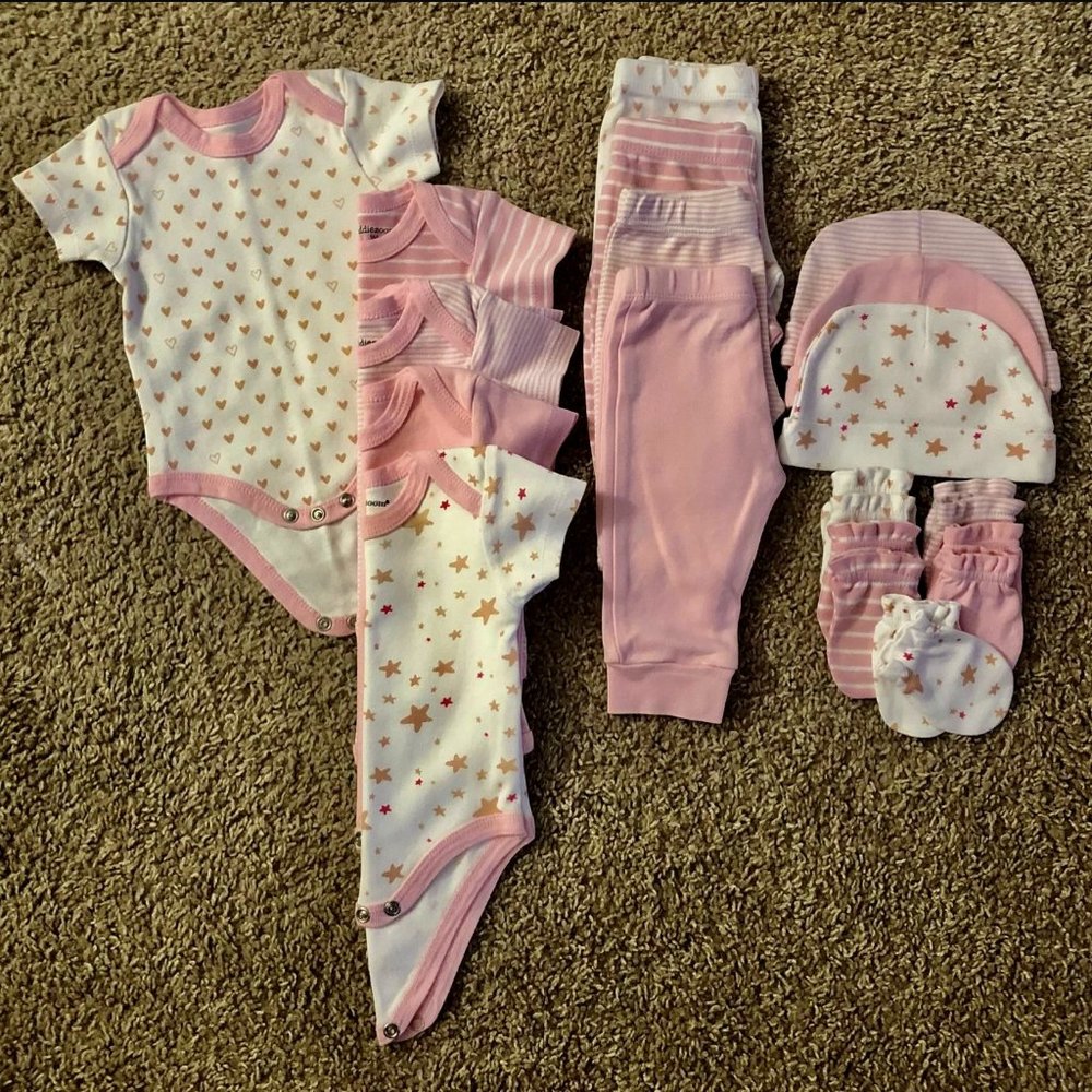 KiddieZoom Layette Essentials Gift Set, 17-pc, 0–3 Months